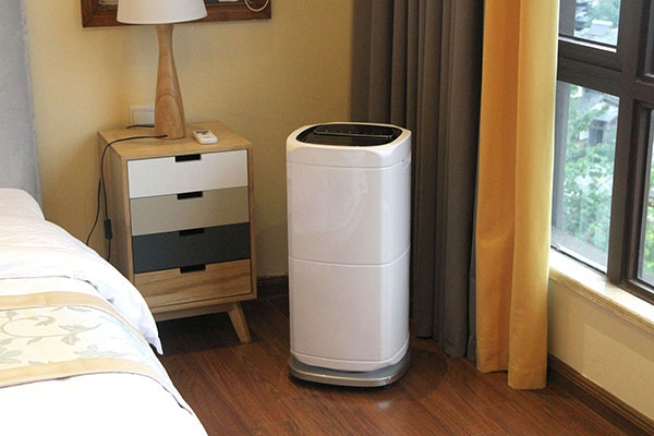 你好，我叫“回南天”，你看這水珠多愛我！